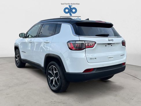 Used 2025 Jeep Compass Limited AWD/4WD image 4