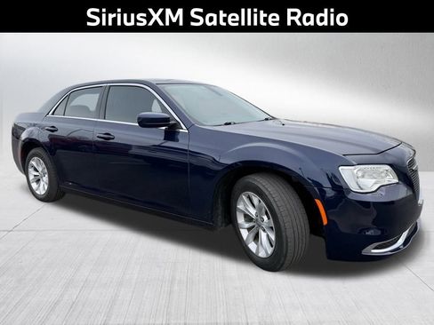 Used 2016 Chrysler 300 Limited image 5