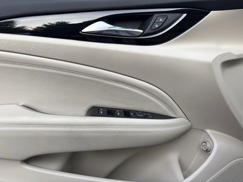Used 2019 Buick Regal Essence w/ Driver Confidence Package I image 27