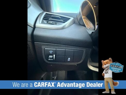 Used 2017 Hyundai Veloster Value Edition image 42