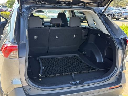 Used 2021 Toyota RAV4 XLE image 22