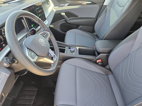 New 2026 Volkswagen Tiguan SE image 11