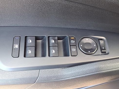 Used 2026 Kia Sportage LX FWD image 8
