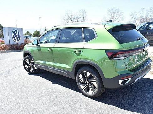 New 2025 Volkswagen Taos SE image 4