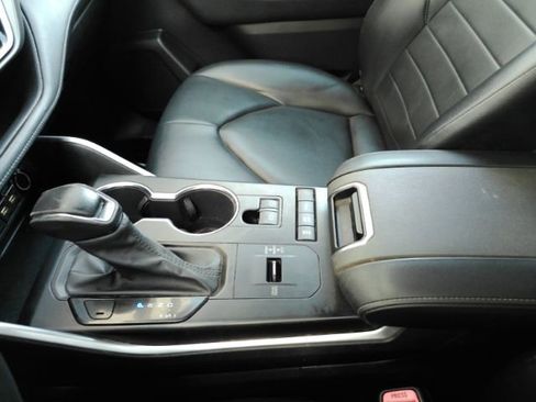 Used 2021 Toyota Highlander XLE image 46