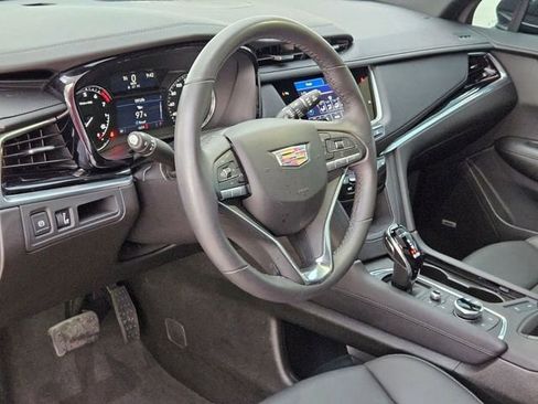 New 2025 Cadillac XT6 Luxury image 10