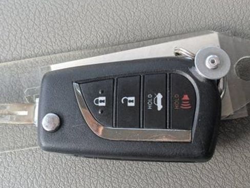 Used 2018 Toyota Camry SE FWD image 25