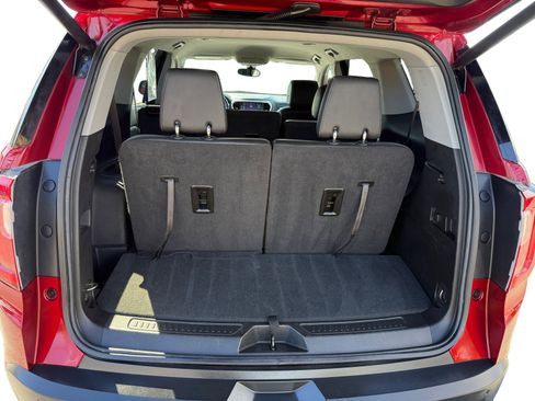 Used 2023 GMC Acadia SLT image 17