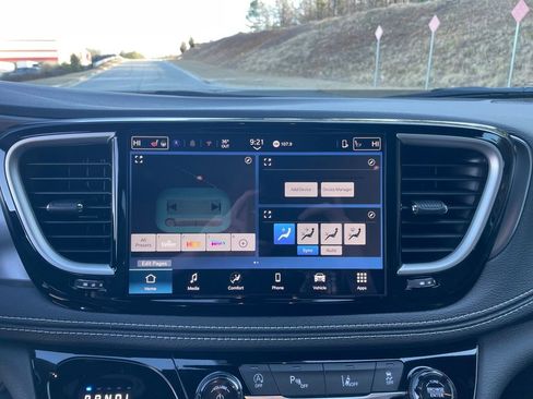 New 2026 Chrysler Pacifica Select image 15