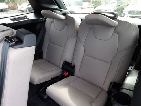 Certified 2025 Volvo XC90 T8 Ultra image 28