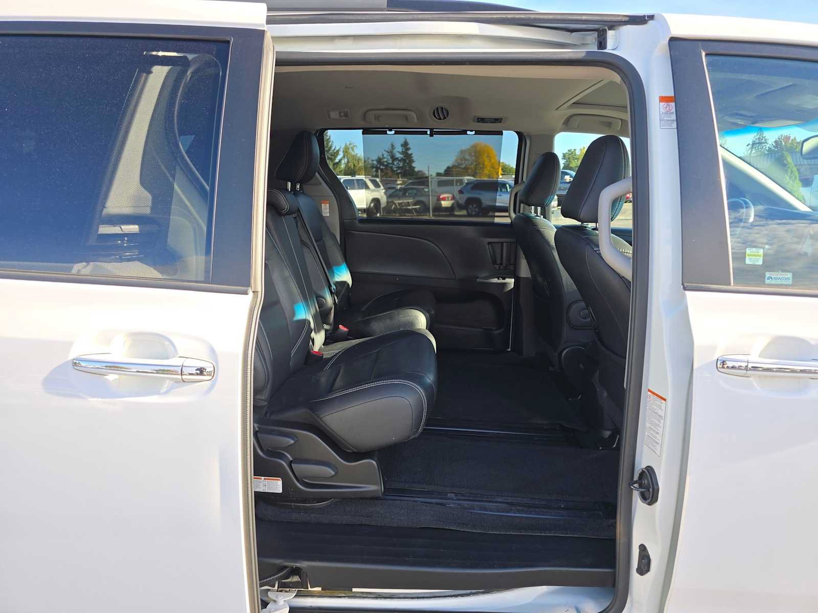 Used 2016 Toyota Sienna SE w/ SE Preferred Package FWD image 13