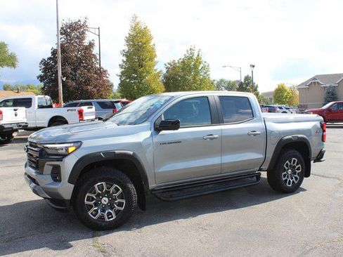 Used 2023 Chevrolet Colorado Z71 image 2