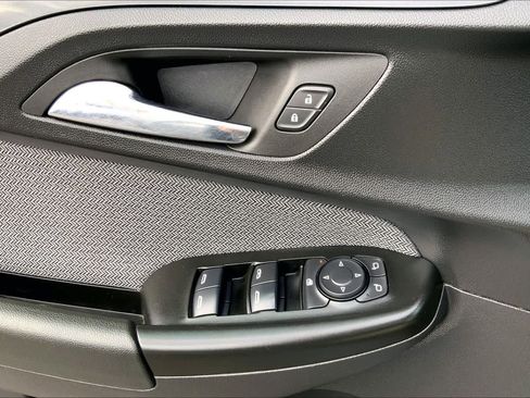 Used 2023 Chevrolet TrailBlazer LS image 30