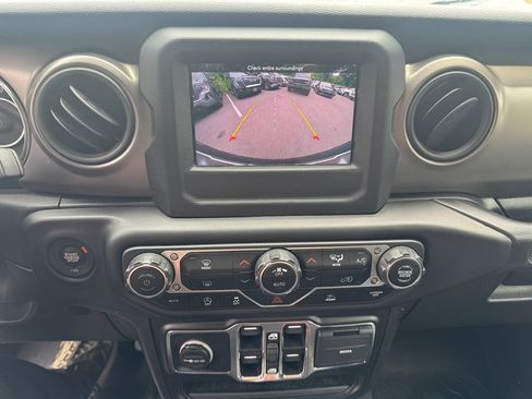 Used 2021 Jeep Wrangler Unlimited Sport AWD/4WD image 18
