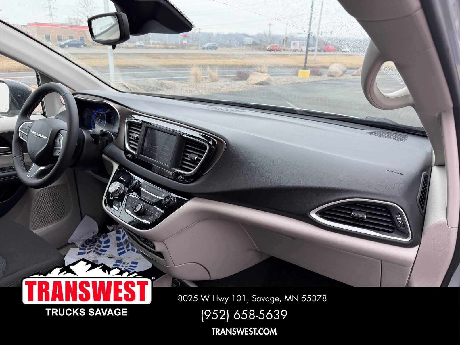Used 2024 Chrysler Voyager LX FWD image 22