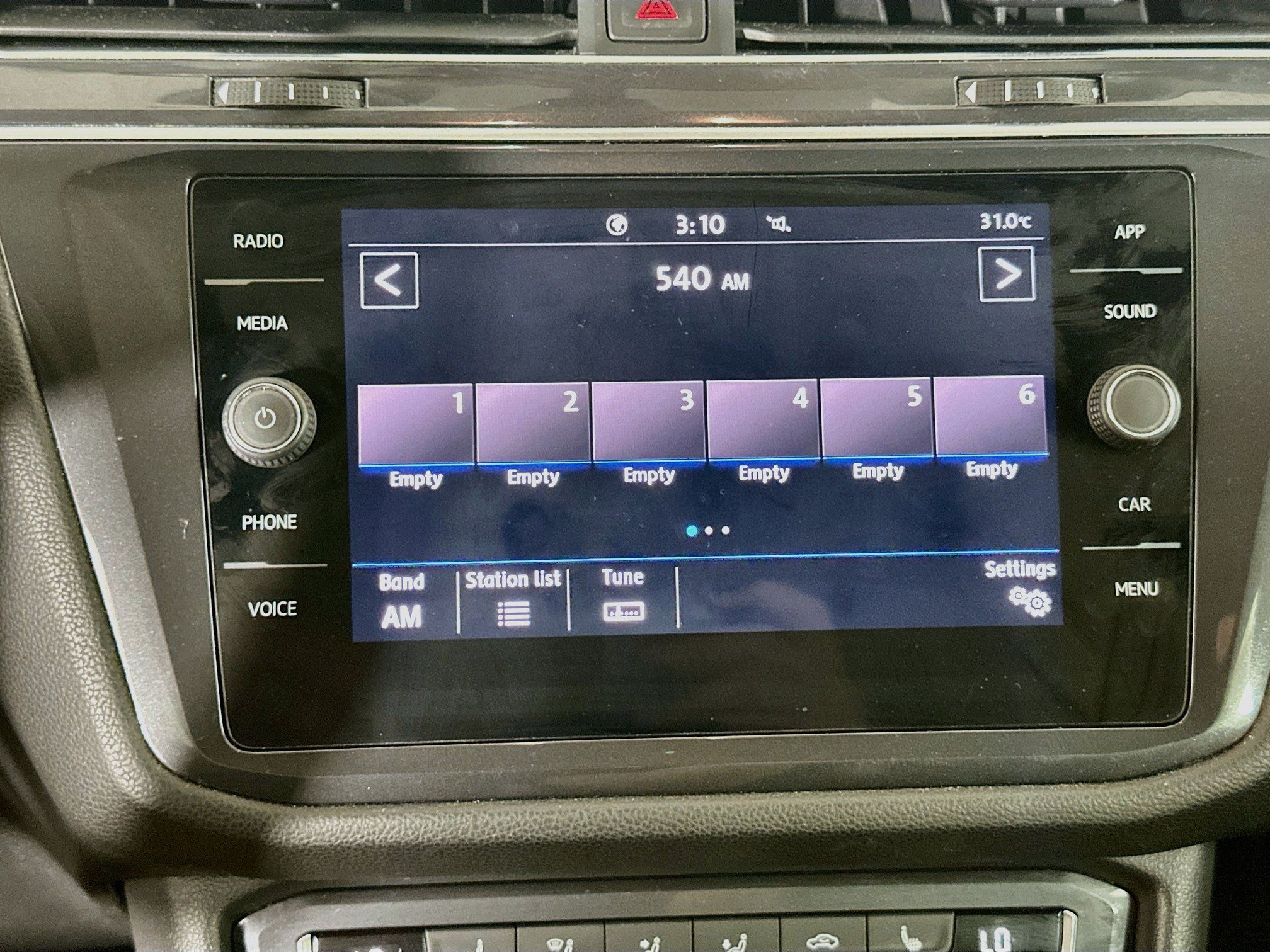 Used 2020 Volkswagen Tiguan SE FWD image 19