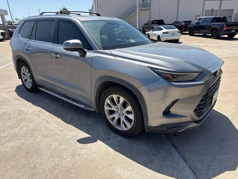 Used 2025 Toyota Grand Highlander FWD image 3