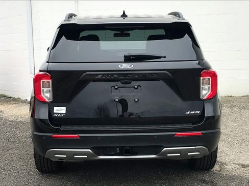 Used 2021 Ford Explorer XLT AWD/4WD image 4