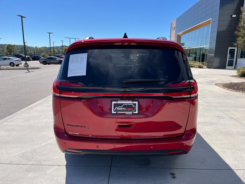 Used 2025 Chrysler Pacifica Limited FWD image 21