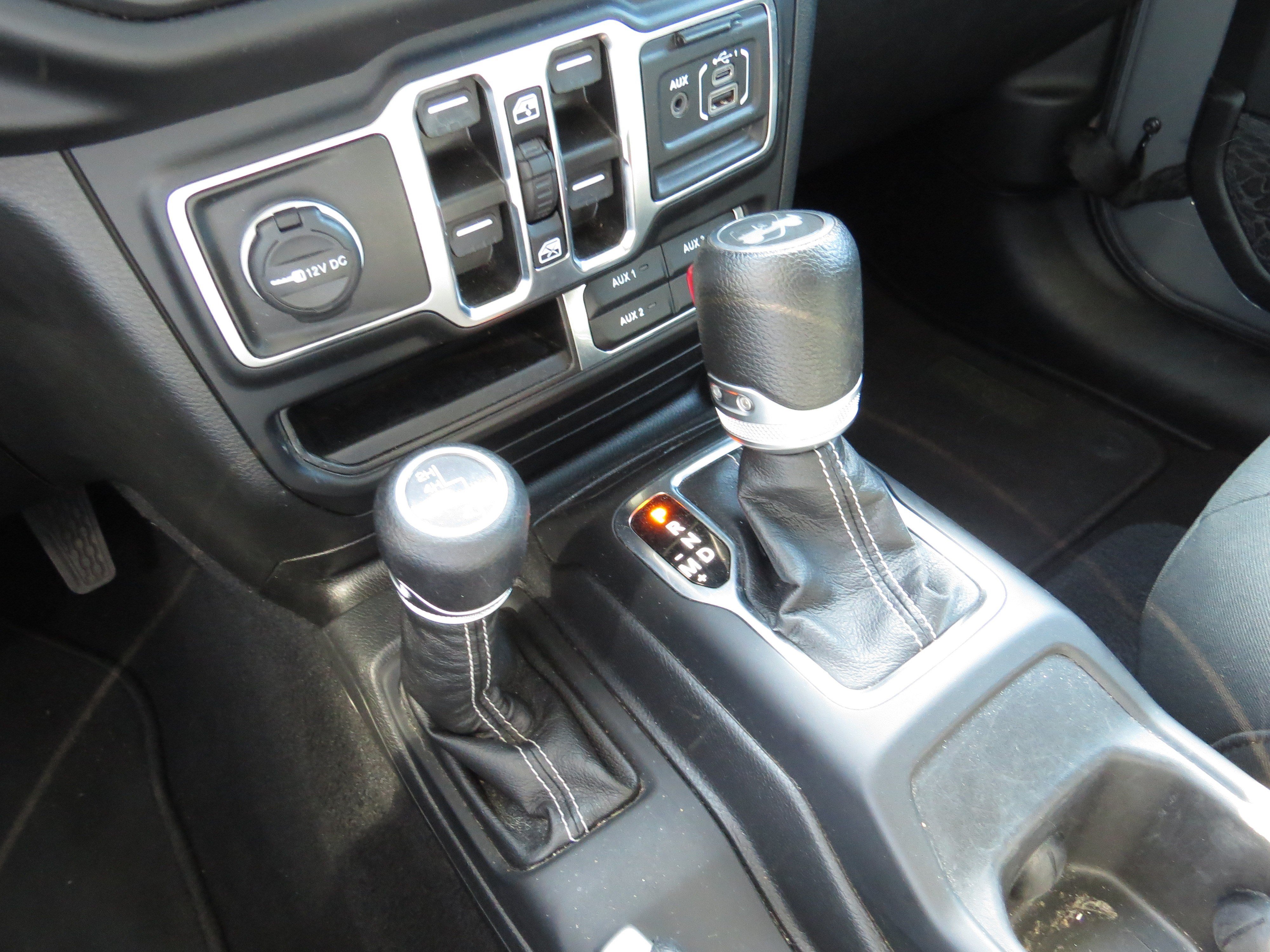 Used 2023 Jeep Wrangler Unlimited Sahara w/ Dual Top Group AWD/4WD image 21