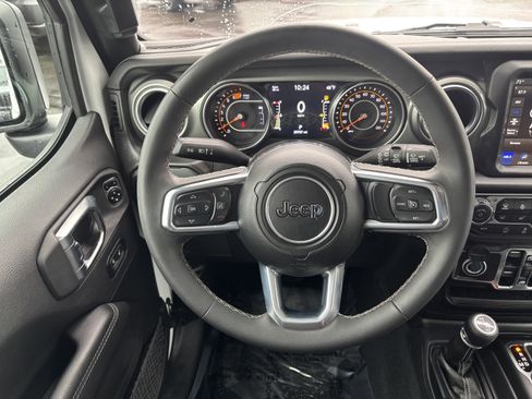 Used 2023 Jeep Wrangler Sahara w/ Cold Weather Group image 13