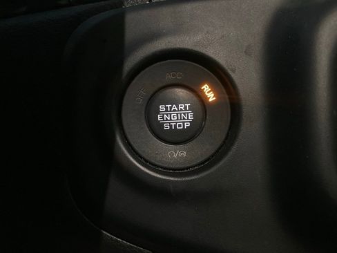 Used 2023 Jeep Gladiator Mojave w/ Cold Weather Group image 17