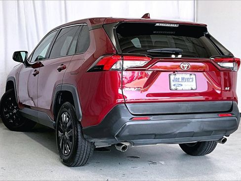 Used 2022 Toyota RAV4 LE FWD image 10