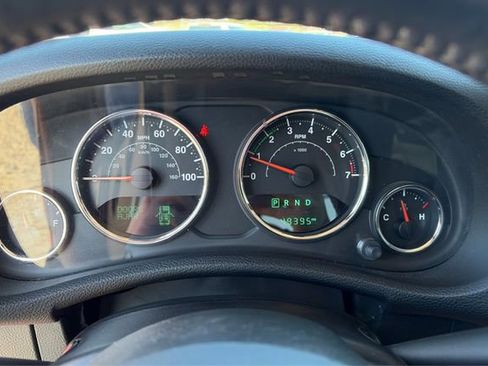 Used 2015 Jeep Wrangler Sahara w/ Connectivity Group AWD/4WD image 15