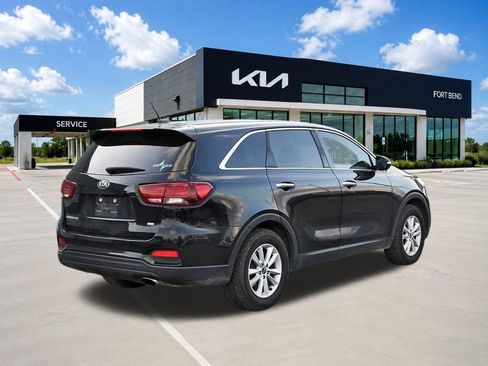 Used 2020 Kia Sorento LX FWD image 5