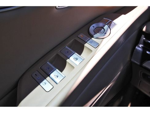 Used 2025 Genesis G80 2.5T image 24