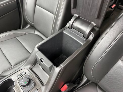 Used 2023 GMC Acadia SLT AWD/4WD image 24