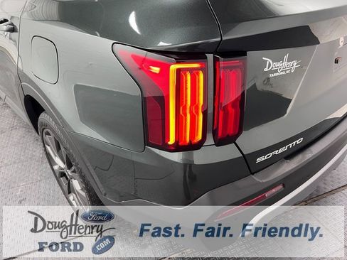 Used 2023 Kia Sorento SX Prestige image 12