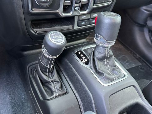 Used 2023 Jeep Wrangler Unlimited Sahara w/ Cold Weather Group AWD/4WD image 13