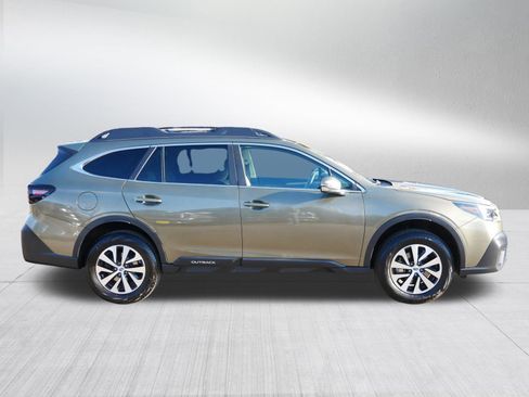 Used 2022 Subaru Outback Premium image 8