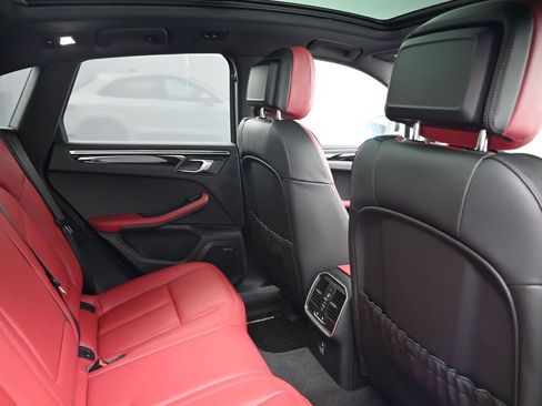 Used 2026 Porsche Macan AWD/4WD image 7