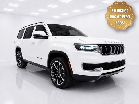 Used 2022 Jeep Wagoneer Series III w/ Premium Group I AWD/4WD image 2
