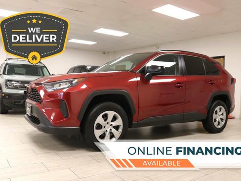 Used 2021 Toyota RAV4 LE image 1