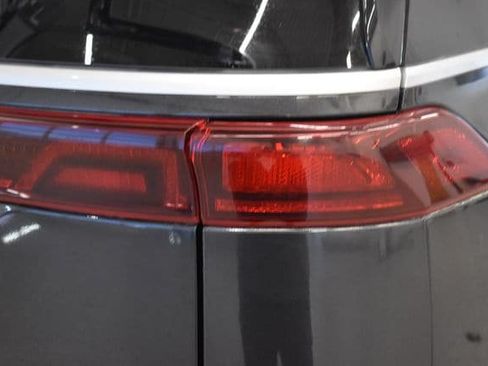 Used 2024 Kia Carnival LX FWD image 12