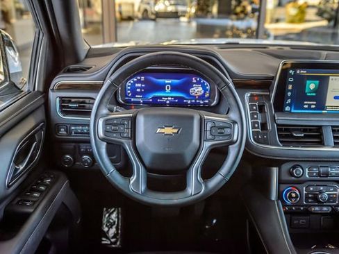 Used 2023 Chevrolet Suburban Premier image 39