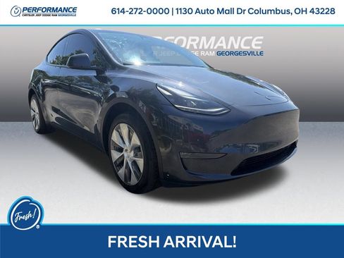 Used 2024 Tesla Model Y Long Range AWD/4WD image 1
