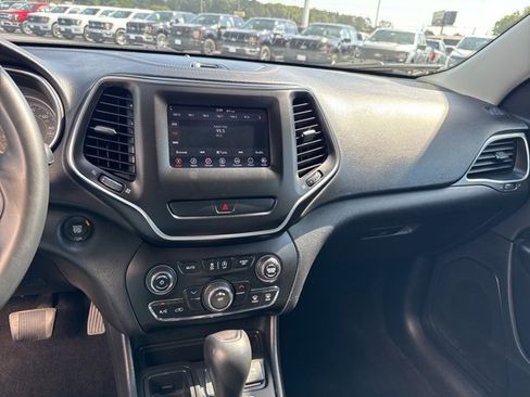 Used 2019 Jeep Cherokee Latitude Plus image 20