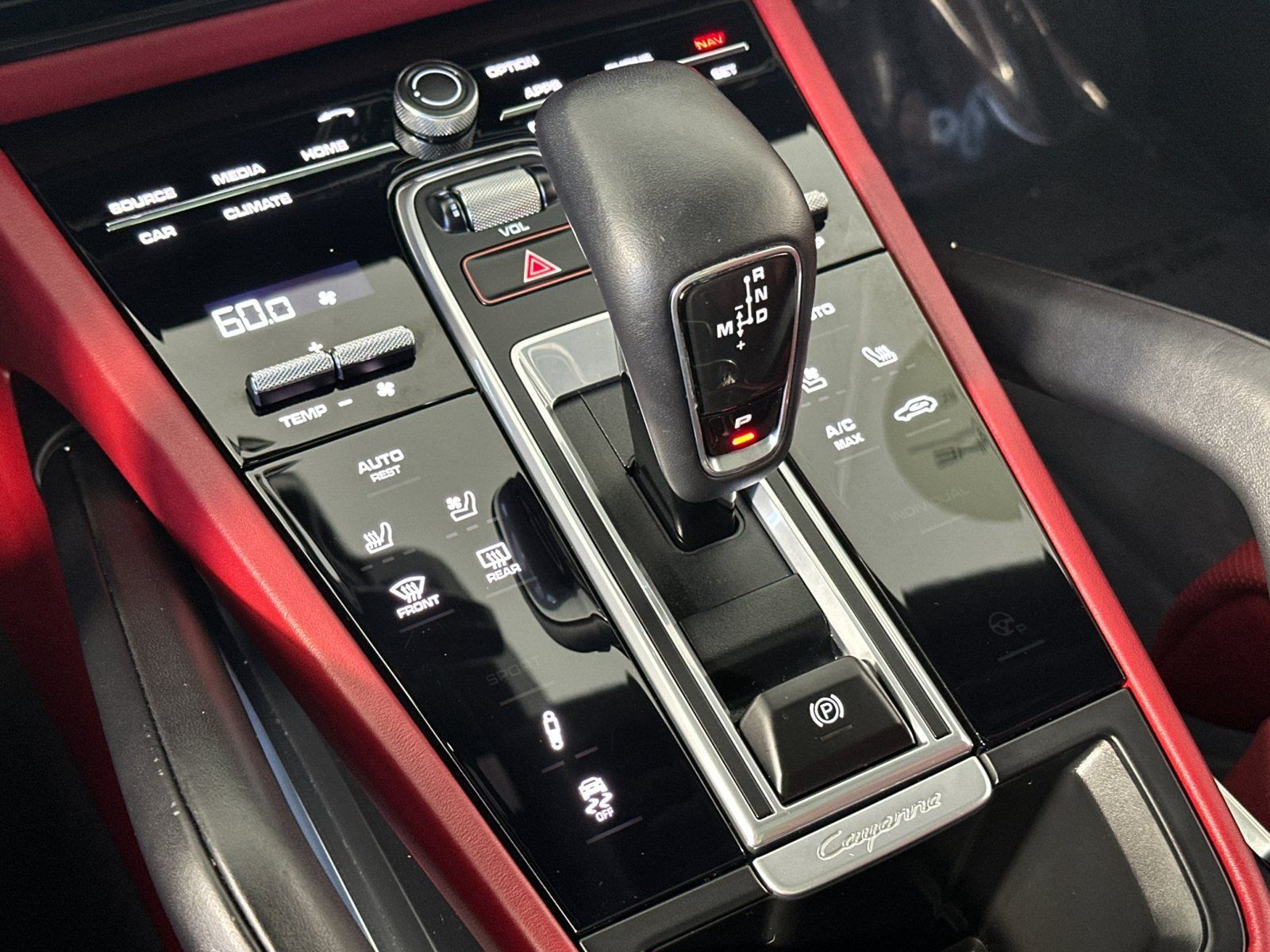 Certified 2022 Porsche Cayenne Turbo AWD/4WD image 25