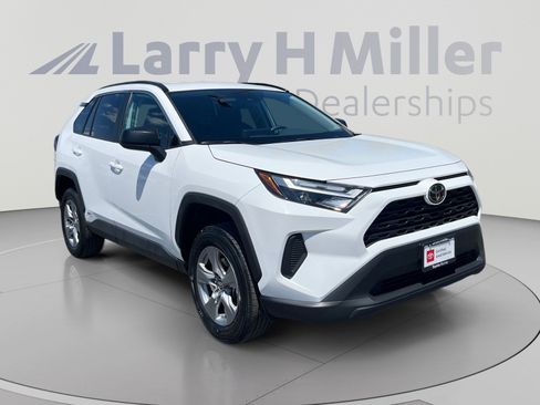 Used 2025 Toyota RAV4 LE AWD/4WD image 7