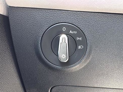 New 2026 Volkswagen Taos SE FWD image 21