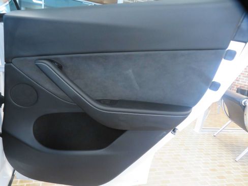 Used 2024 Tesla Model Y Long Range AWD/4WD image 21