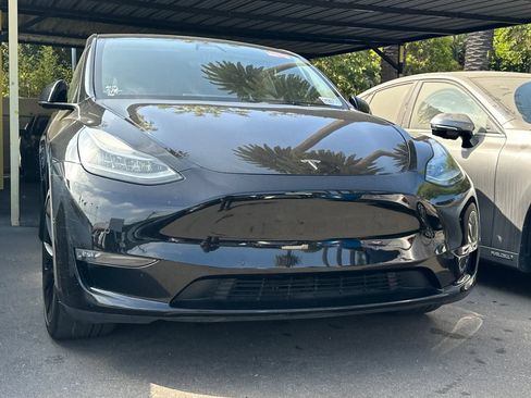 Used 2022 Tesla Model Y Long Range AWD/4WD image 2