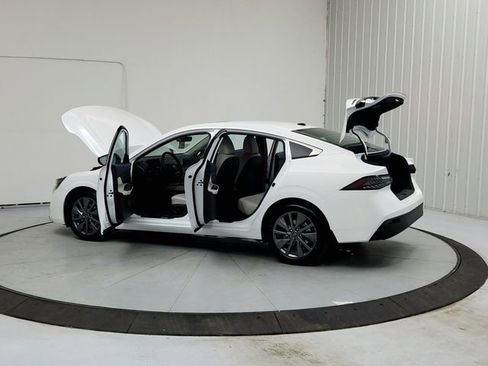 New 2026 Nissan Sentra SL w/ Floor Mat Package FWD image 13