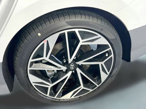 Used 2025 Hyundai Ioniq 6 SEL image 8