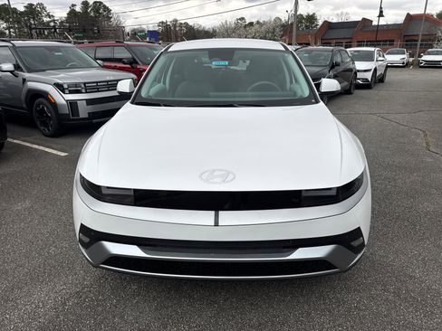 New 2025 Hyundai Ioniq 5 SE image 3