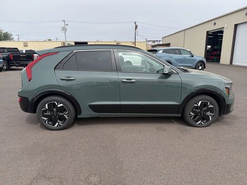 Used 2023 Kia Niro Wave FWD image 2
